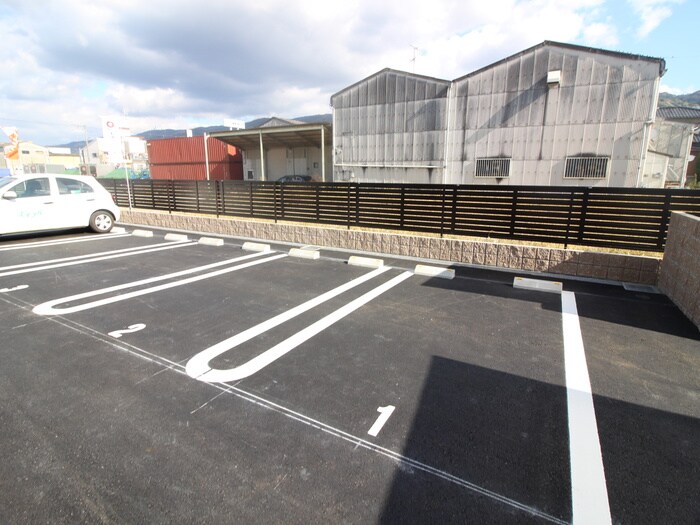 物件外観写真3　(駐車場)