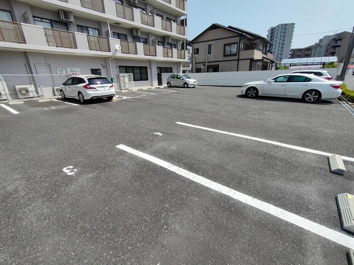 物件外観写真3　(駐車場)
