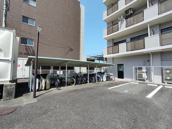 物件外観写真4　(駐輪場)