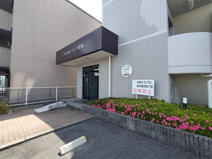 物件外観写真5　(エントランス部分)