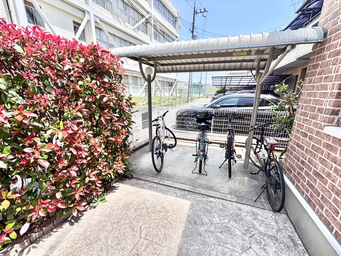 物件外観写真3　(駐輪場)