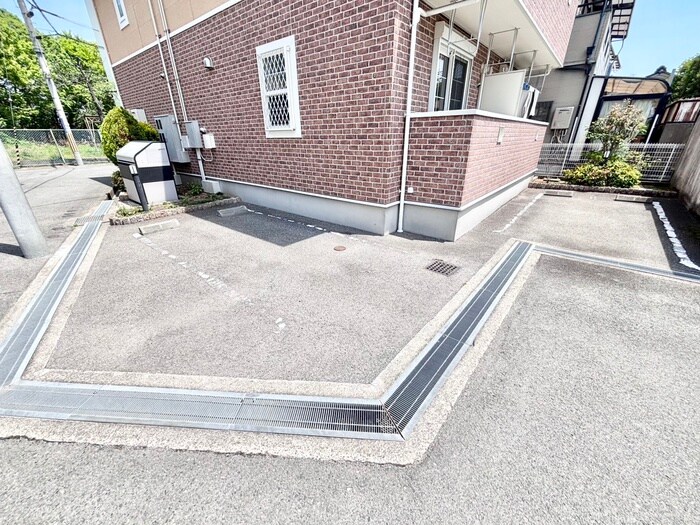 物件外観写真4　(駐車場)