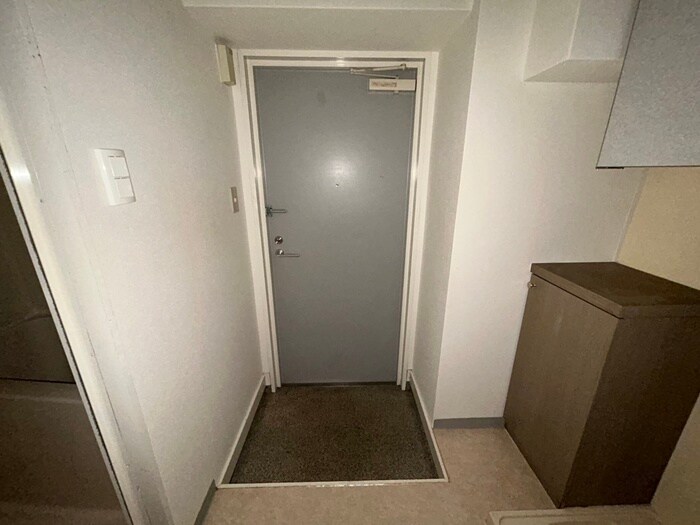 物件内観写真16　(玄関)