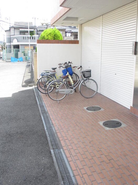 物件外観写真5　(駐輪場)