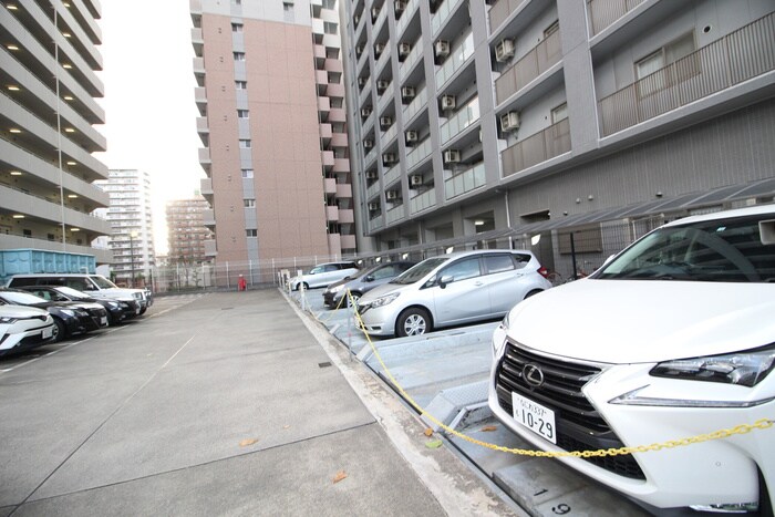 物件外観写真5　(駐車場)