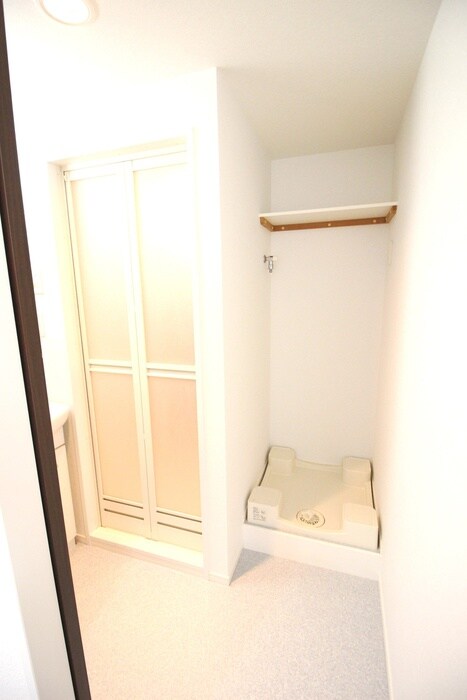 物件内観写真11　(洗濯機置場)