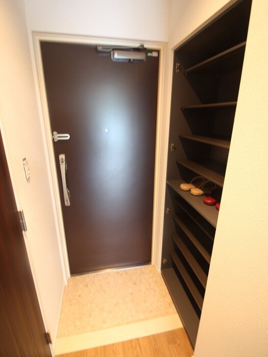 物件内観写真12　(玄関)