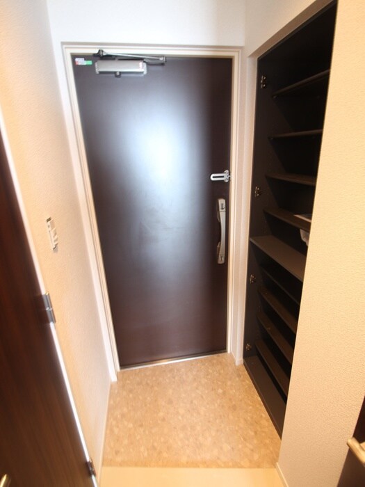 物件内観写真15　(玄関)