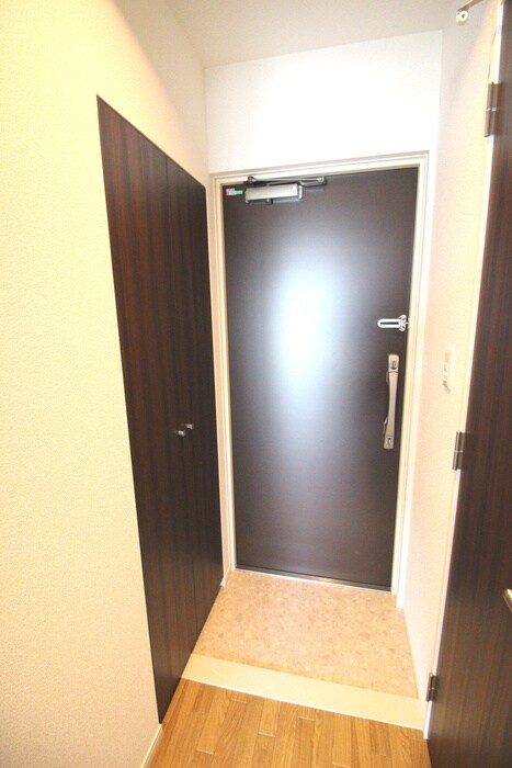物件内観写真16　(玄関)