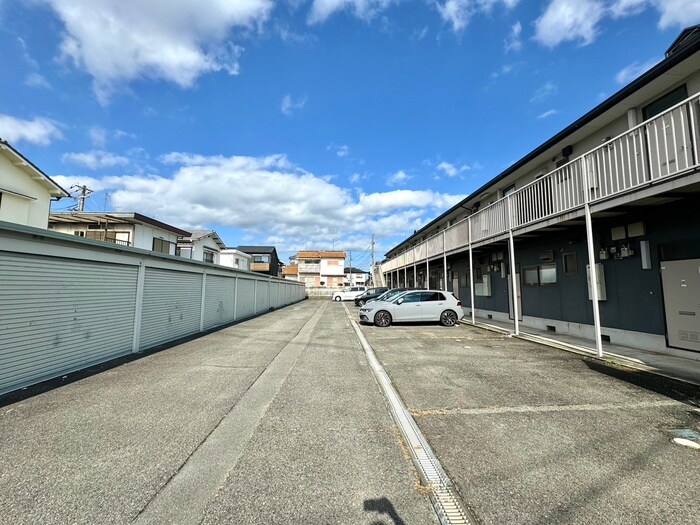 物件外観写真2　(駐車場)