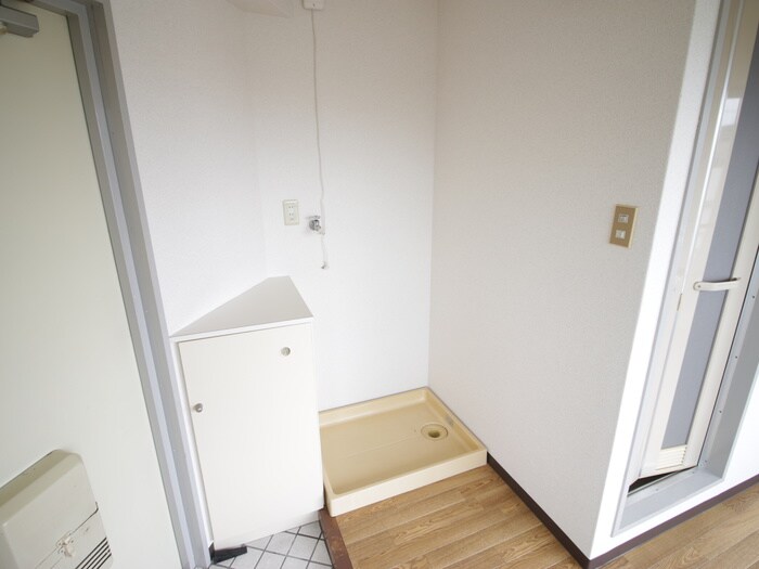 物件内観写真10　(洗濯機置場)