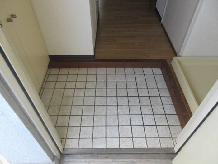 物件内観写真18　(玄関)