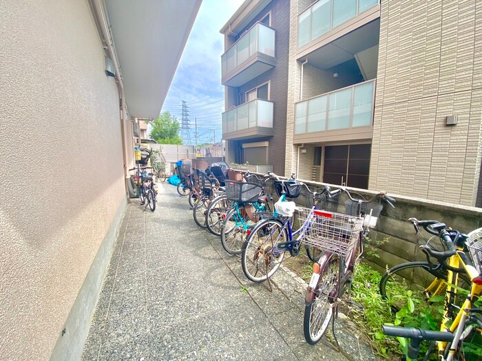 物件外観写真3　(駐輪場)
