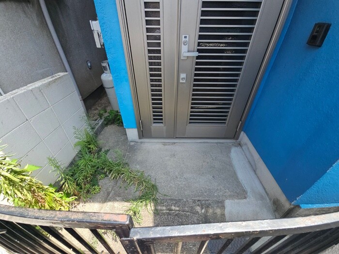 物件外観写真5　(エントランス部分)