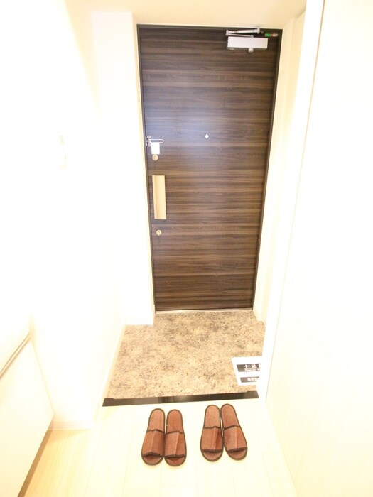 物件内観写真7　(玄関)