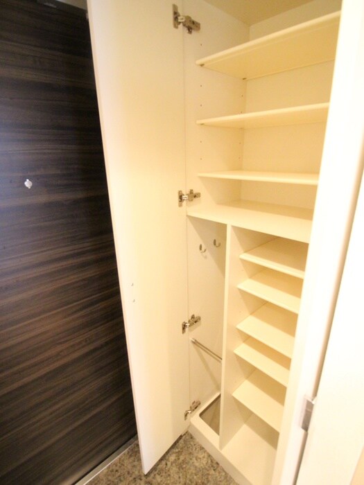 物件内観写真8　(靴箱)