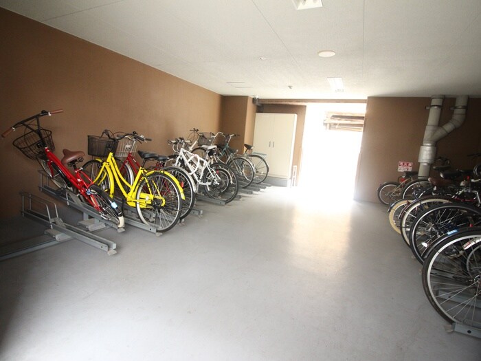 物件外観写真5　(駐輪場)
