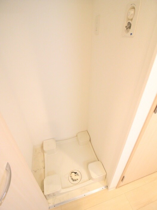 物件内観写真11　(洗濯機置場)