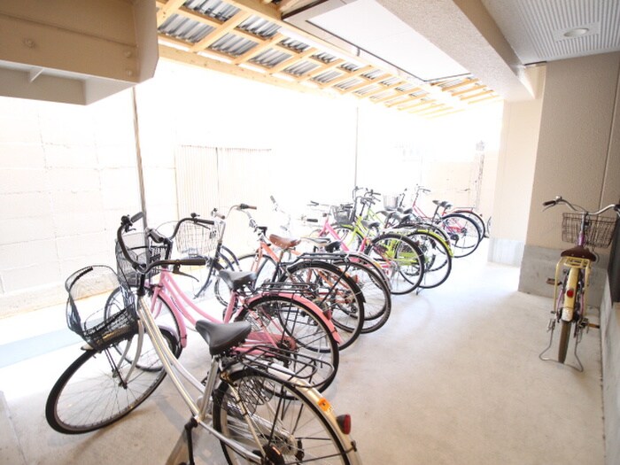 物件外観写真3　(駐輪場)