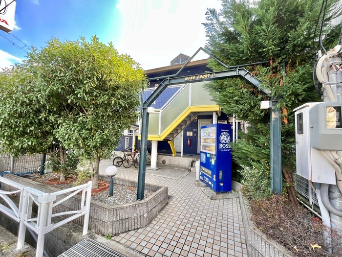 物件外観写真2　(エントランス部分)