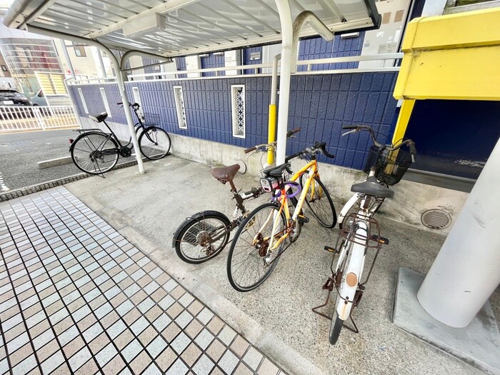物件外観写真4　(駐輪場)