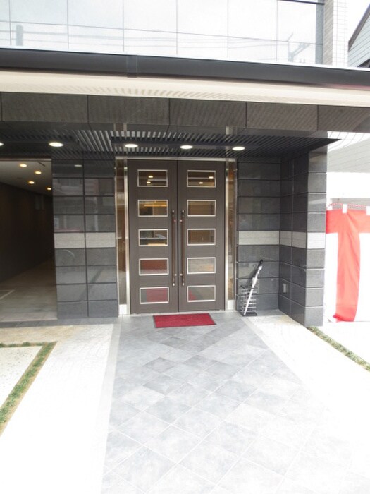 物件外観写真2　(エントランス部分)