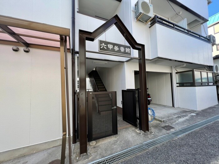 物件外観写真5　(エントランス部分)