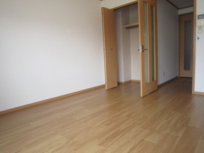 物件内観写真4　(居室)