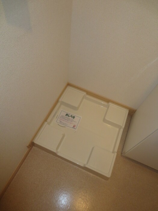 物件内観写真10　(洗濯機置場)