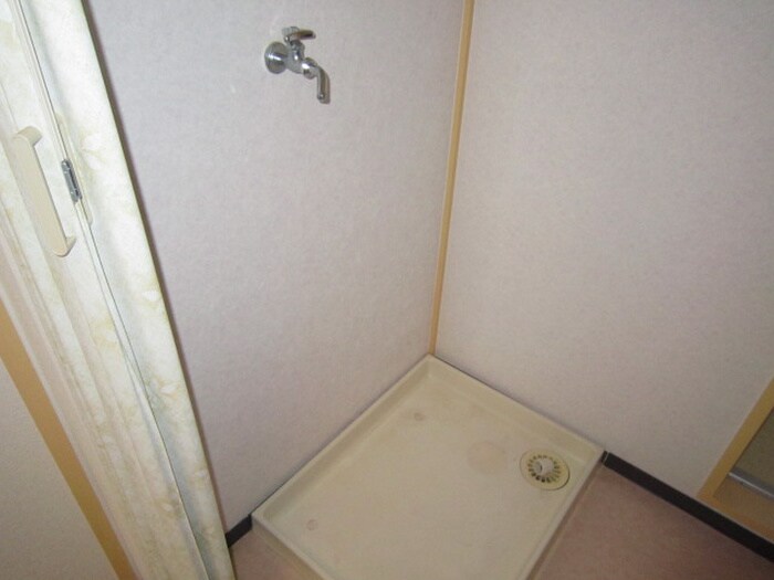 物件内観写真14　(洗濯機置場)