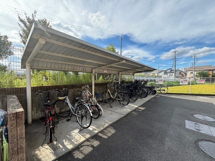 物件外観写真5　(駐輪場)