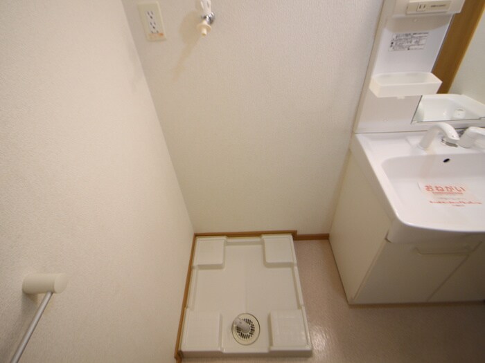 物件内観写真15　(洗濯機置場)