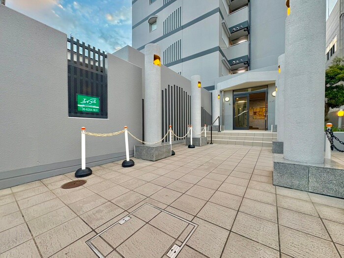 物件外観写真3　(エントランス部分)