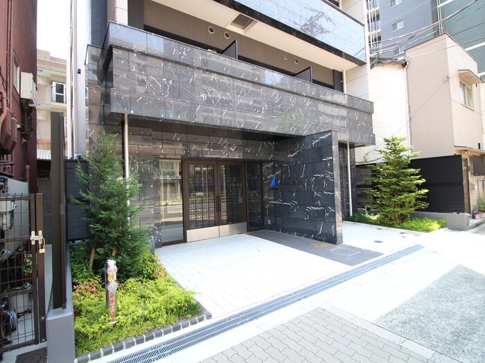 物件外観写真3　(エントランス部分)