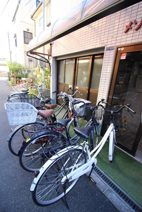 物件外観写真4　(駐輪場)