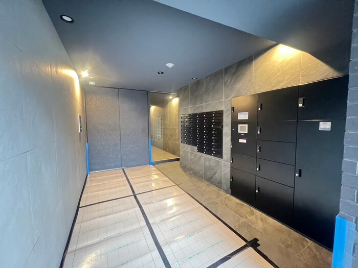 物件外観写真3　(エントランス部分)