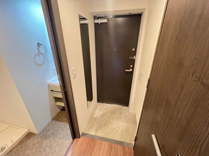 物件内観写真11　(玄関)