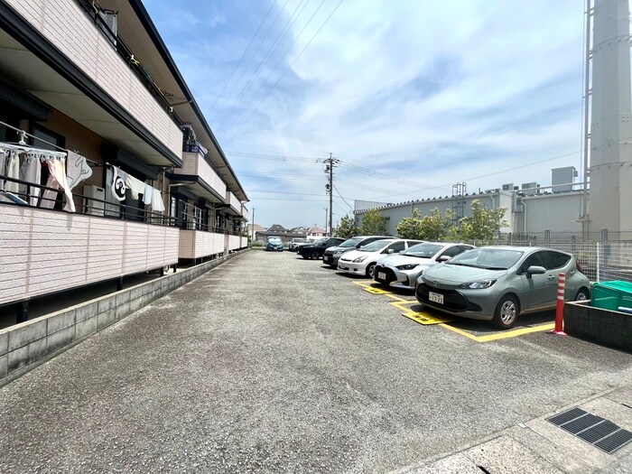 物件外観写真4　(駐車場)