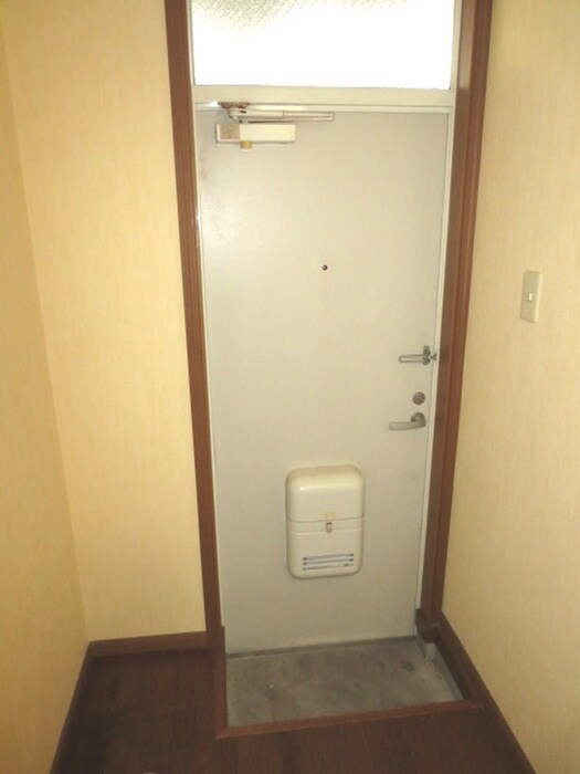 物件内観写真7　(玄関)