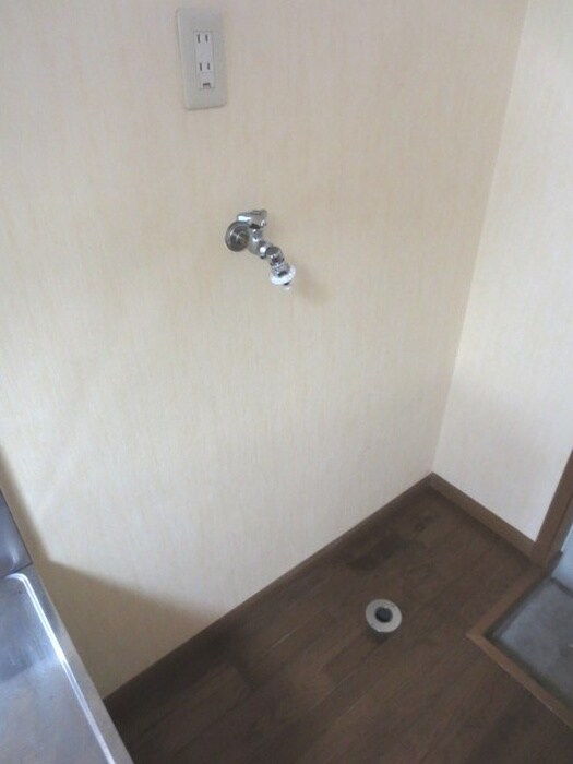 物件内観写真15　(洗濯機置場)