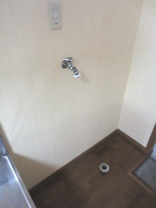 物件内観写真16　(洗濯機置場)