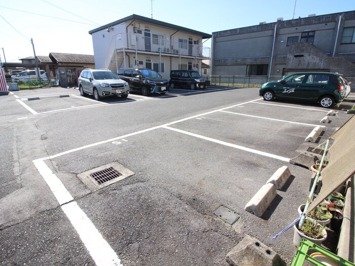 物件外観写真3　(駐車場)