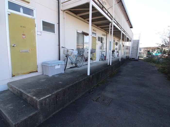 物件外観写真4　(エントランス部分)