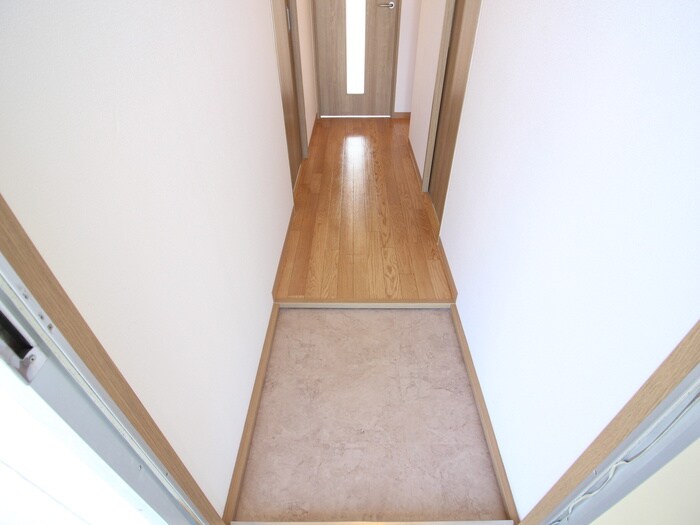 物件内観写真16　(玄関)