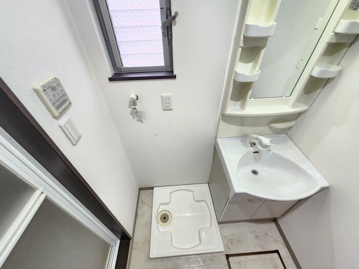 物件内観写真18　(洗濯機置場)