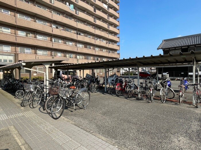物件外観写真2　(駐輪場)