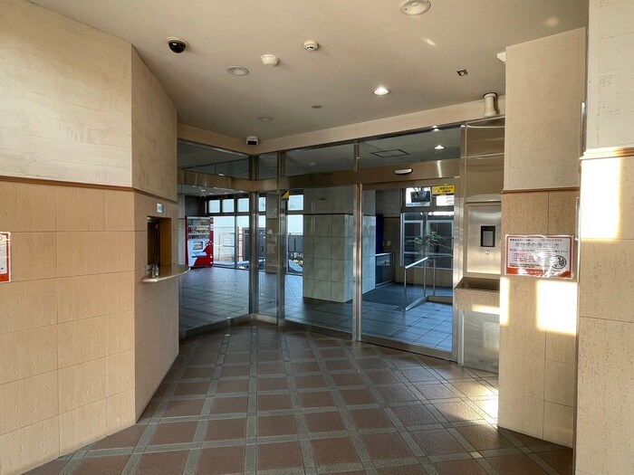 物件外観写真5　(エントランス部分)