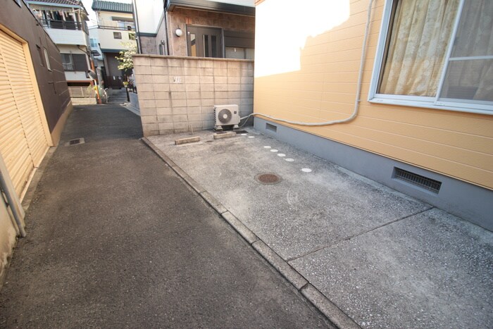 物件外観写真2　(駐車場)