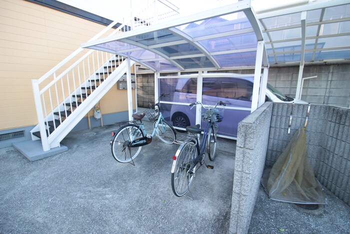 物件外観写真3　(駐輪場)
