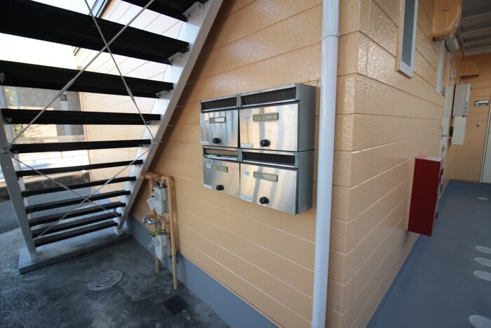 物件外観写真5　(エントランス部分)